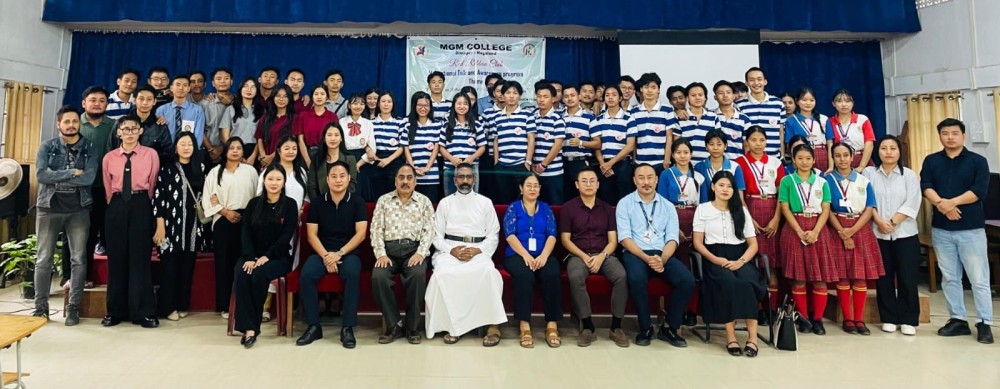Students along with the resource person and faculty of MGM College pose for a photo at awareness programme held at the college auditorium on November 1